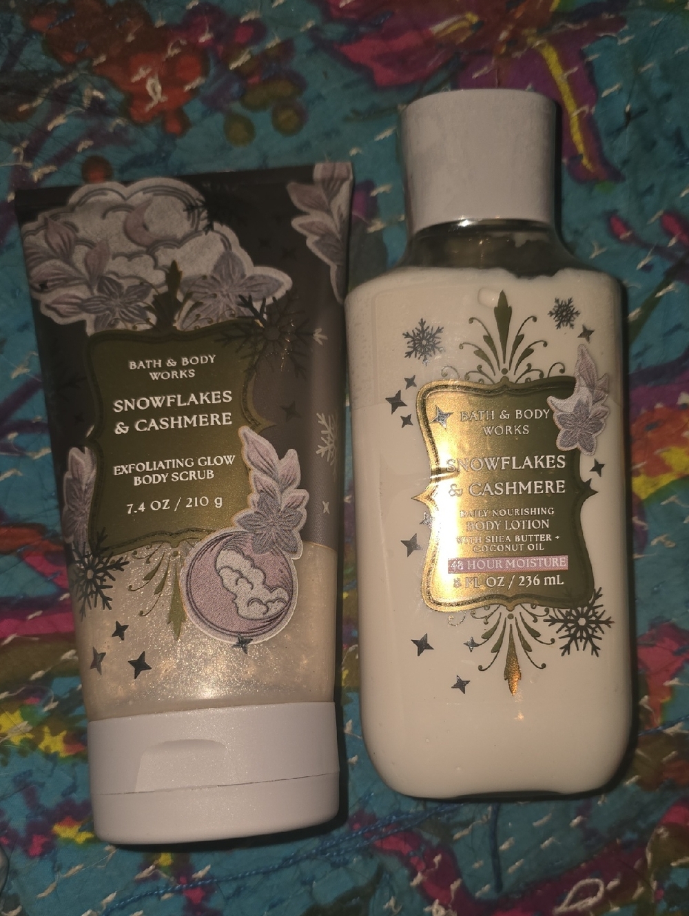 Bath & Body Works Snowflakes & Cashmere Exfoliating Scrub & Lotion - White